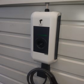 Sähköauton sisälatausasema