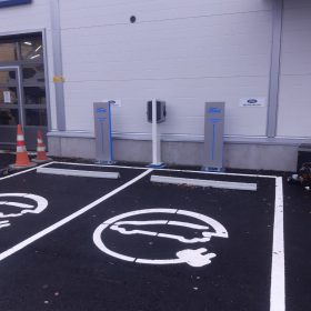 Sähköauton latausasema VVS-Sähkö Oy